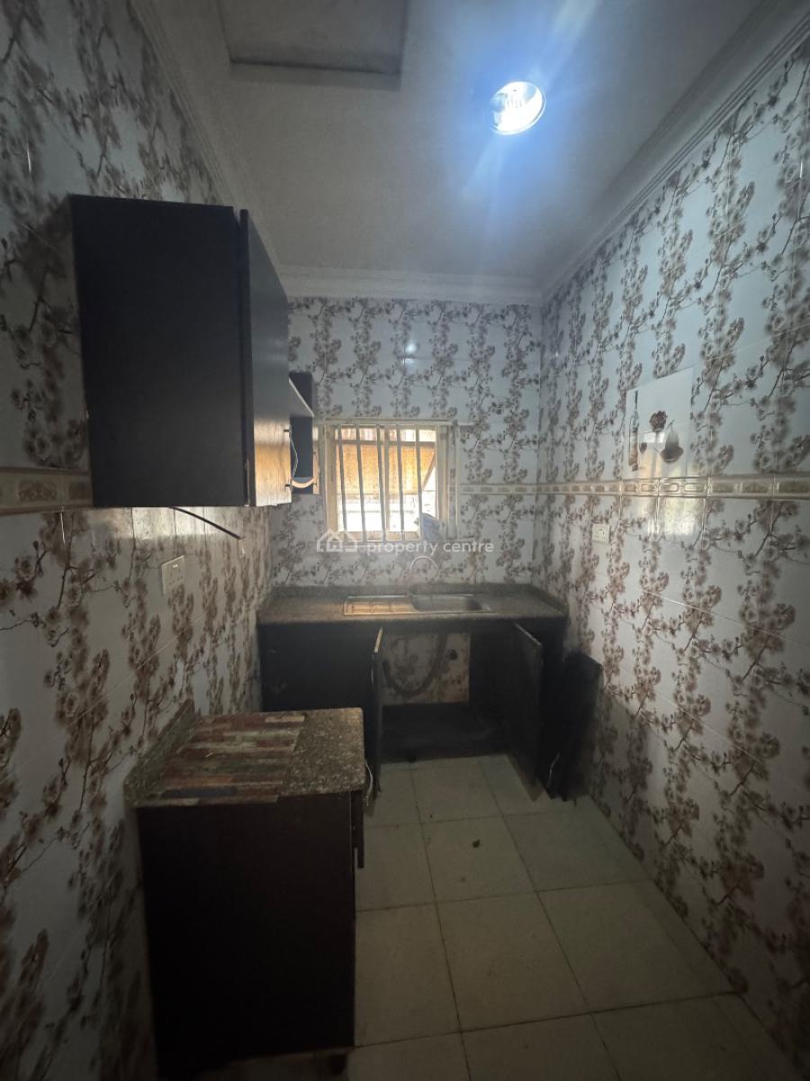 a Spacious Well Maintained 2 Bedroom Apartment, Off Admiralty Way, Lekki Phase 1, Lekki, Lagos, Flat / Apartment for Rent
