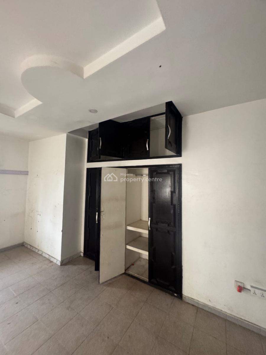 a Spacious Well Maintained 2 Bedroom Apartment, Off Admiralty Way, Lekki Phase 1, Lekki, Lagos, Flat / Apartment for Rent