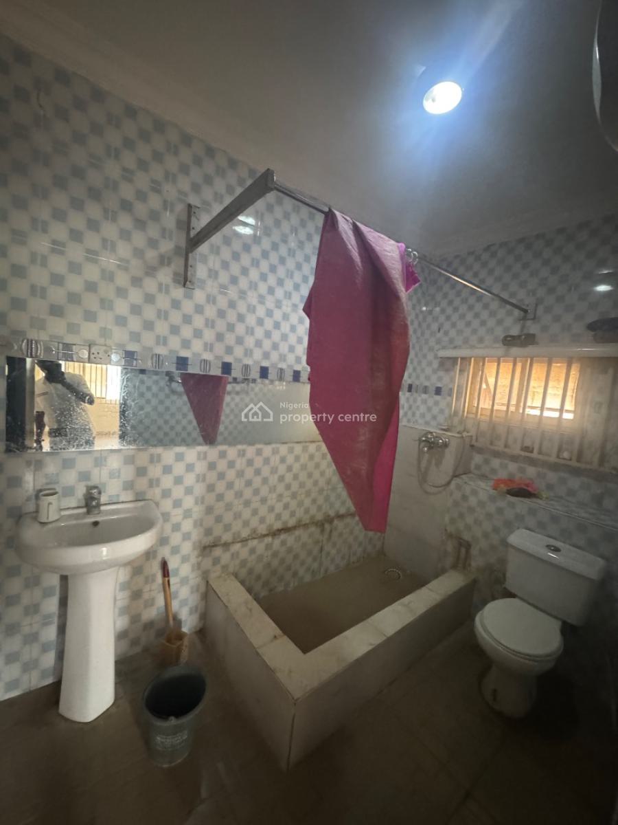 a Spacious Well Maintained 2 Bedroom Apartment, Off Admiralty Way, Lekki Phase 1, Lekki, Lagos, Flat / Apartment for Rent