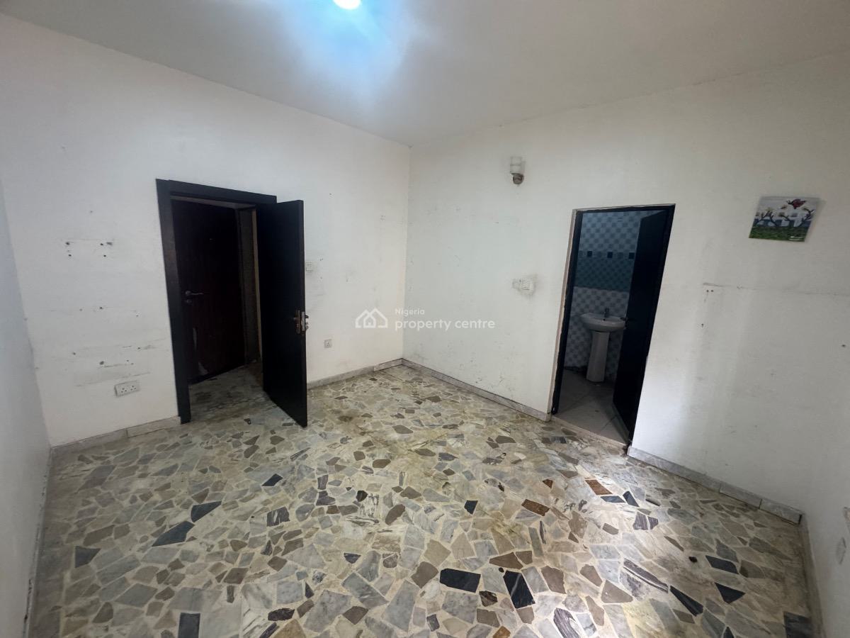 a Spacious Well Maintained 2 Bedroom Apartment, Off Admiralty Way, Lekki Phase 1, Lekki, Lagos, Flat / Apartment for Rent