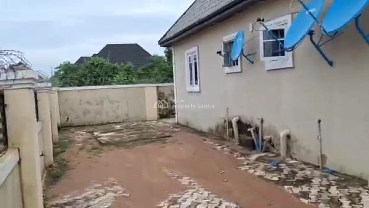 5flats of 3bedrooms 2flats of 2bedrooms 100ft By 100ft Land, Ugbor Central Gra Benin City, Benin, Oredo, Edo, Block of Flats for Sale