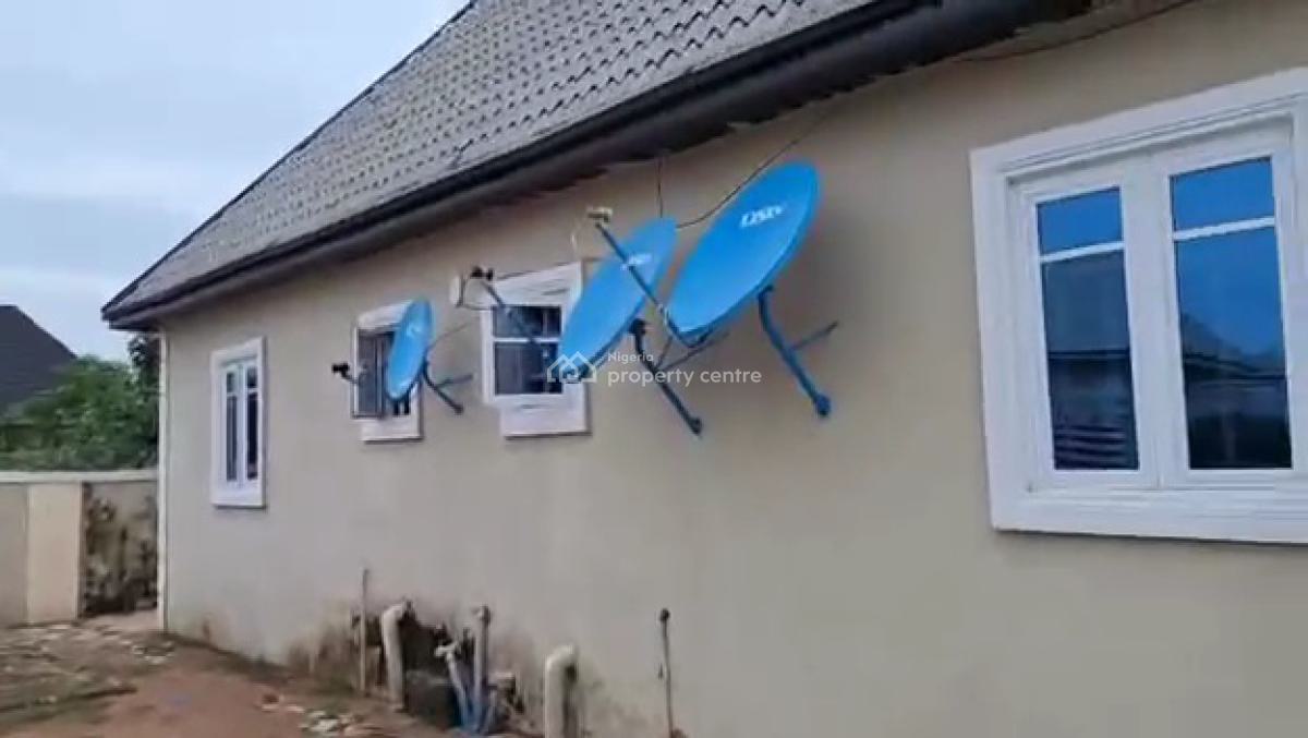 5flats of 3bedrooms 2flats of 2bedrooms 100ft By 100ft Land, Ugbor Central Gra Benin City, Benin, Oredo, Edo, Block of Flats for Sale