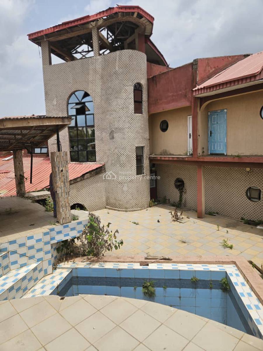 Massive Hotel in a Good Location, Iyana Adeoyo, Ringroad, Challenge, Ibadan, Oyo, Hotel / Guest House for Sale