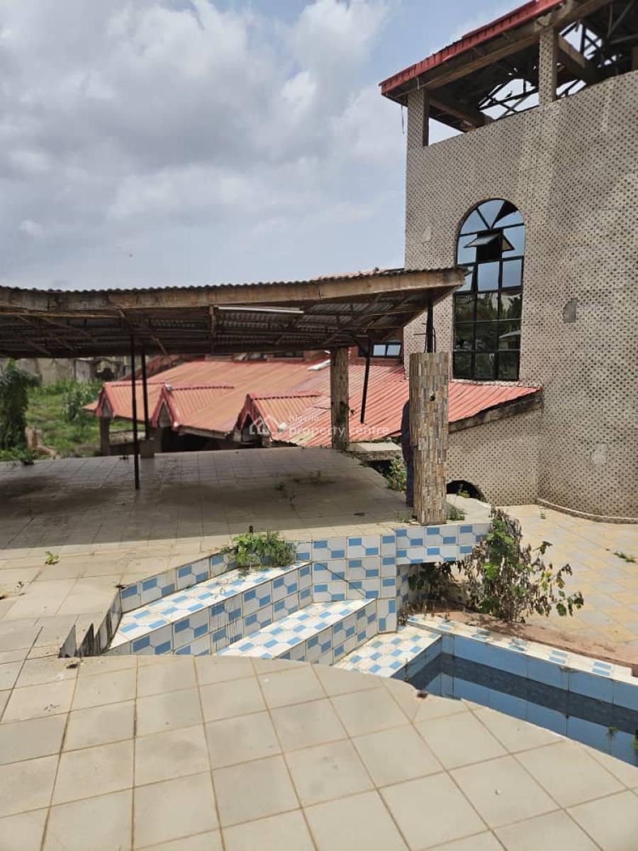 Massive Hotel in a Good Location, Iyana Adeoyo, Ringroad, Challenge, Ibadan, Oyo, Hotel / Guest House for Sale