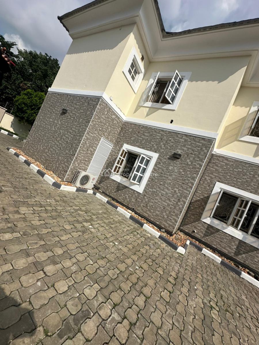a Well Renovated 4-bedroom Semi-detached Duplex with 2 Rooms Bq, Katampe Extension, Katampe, Abuja, Semi-detached Duplex for Rent