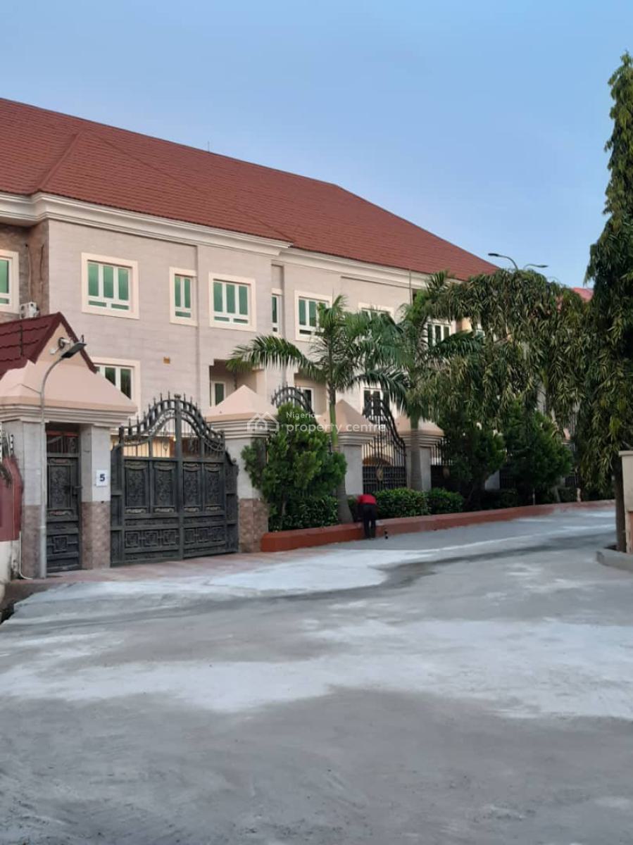 40 Rooms Hotel with Underground Pool, Utako, Abuja, Hostel for Sale