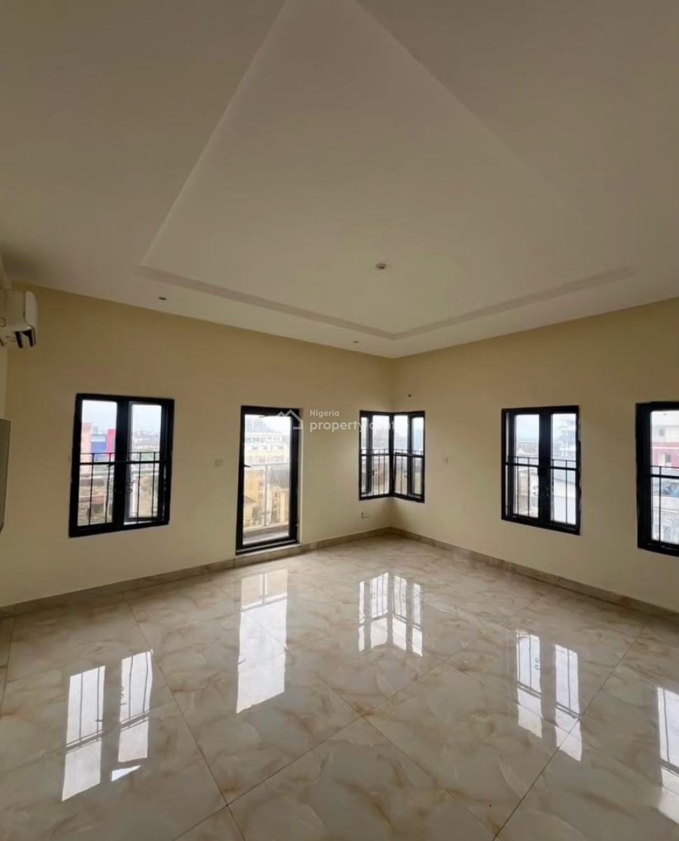 Spacious 3 Bedroom Apartment with Bq and Swimming Pool, Victoria Island, Victoria Island (vi), Lagos, Flat / Apartment for Rent