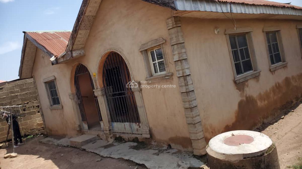 House at Onila Muslim Ibadan, Olopo Street Onila/ayetoro, Ibadan, Oyo, House for Sale