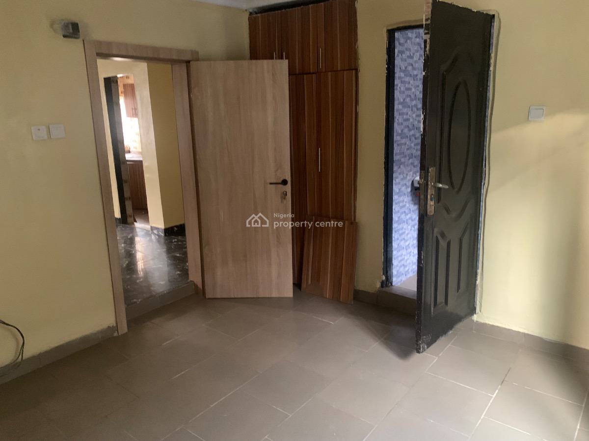 Well Maintained Luxury 2 Bedroom Apartment, Off Agboyi Road, Alapere, Ketu, Lagos, Flat / Apartment for Rent