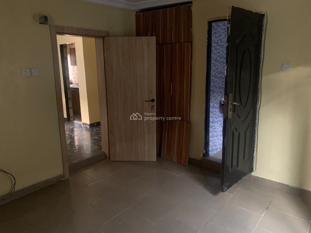 Well Maintained Luxury 2 Bedroom Apartment, Off Agboyi Road, Alapere, Ketu, Lagos, Flat / Apartment for Rent