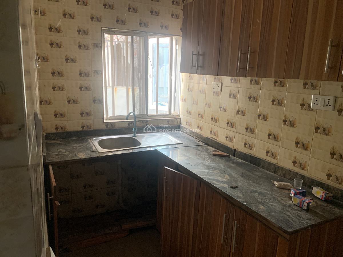 Well Maintained Luxury 2 Bedroom Apartment, Off Agboyi Road, Alapere, Ketu, Lagos, Flat / Apartment for Rent