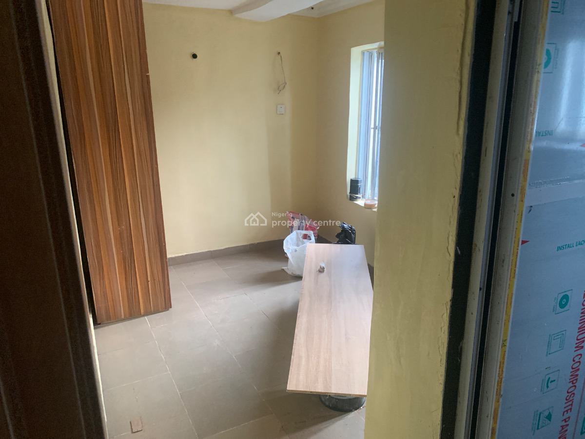Well Maintained Luxury 2 Bedroom Apartment, Off Agboyi Road, Alapere, Ketu, Lagos, Flat / Apartment for Rent