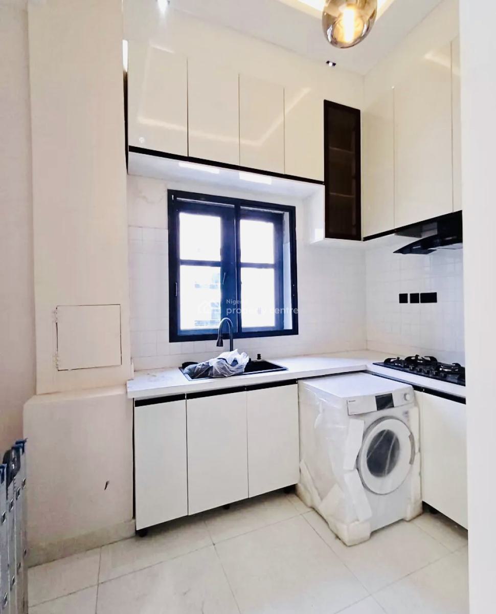 Luxurious 2 Bedroom Apartment with Bq and Swimming Pool, Lekki Phase 1, Lekki, Lagos, Flat / Apartment for Rent