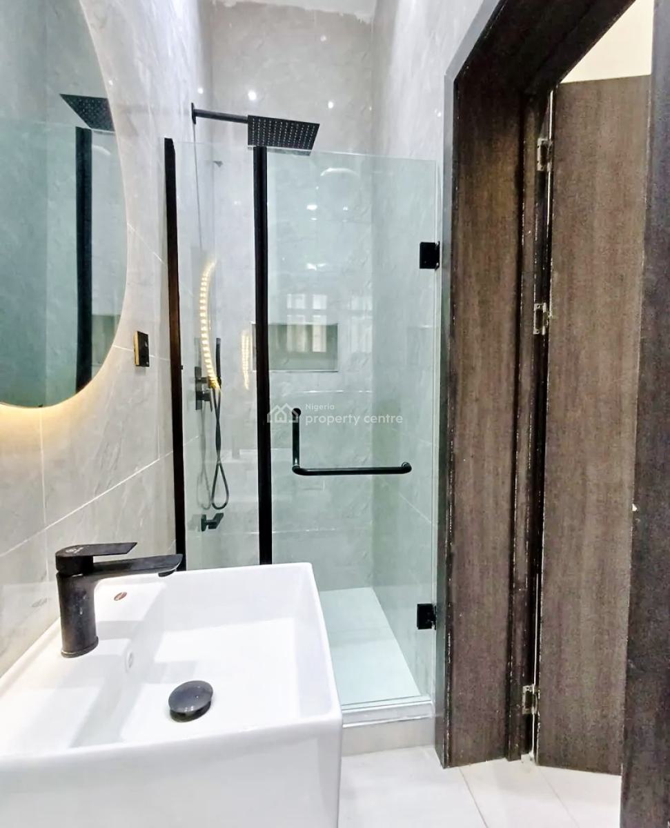 Luxurious 2 Bedroom Apartment with Bq and Swimming Pool, Lekki Phase 1, Lekki, Lagos, Flat / Apartment for Rent