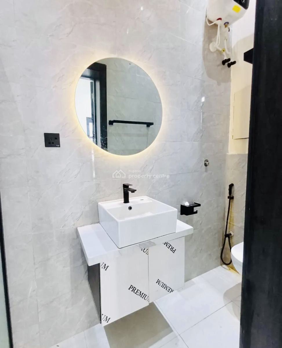 Luxurious 2 Bedroom Apartment with Bq and Swimming Pool, Lekki Phase 1, Lekki, Lagos, Flat / Apartment for Rent
