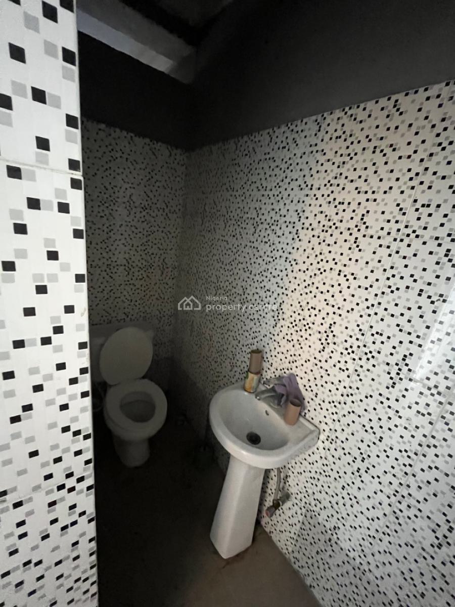 Luxury Beautiful Room and Parlor Upstairs, Mobil Road, Northwest, Ilaje, Ajah, Lagos, Mini Flat (room and Parlour) for Rent