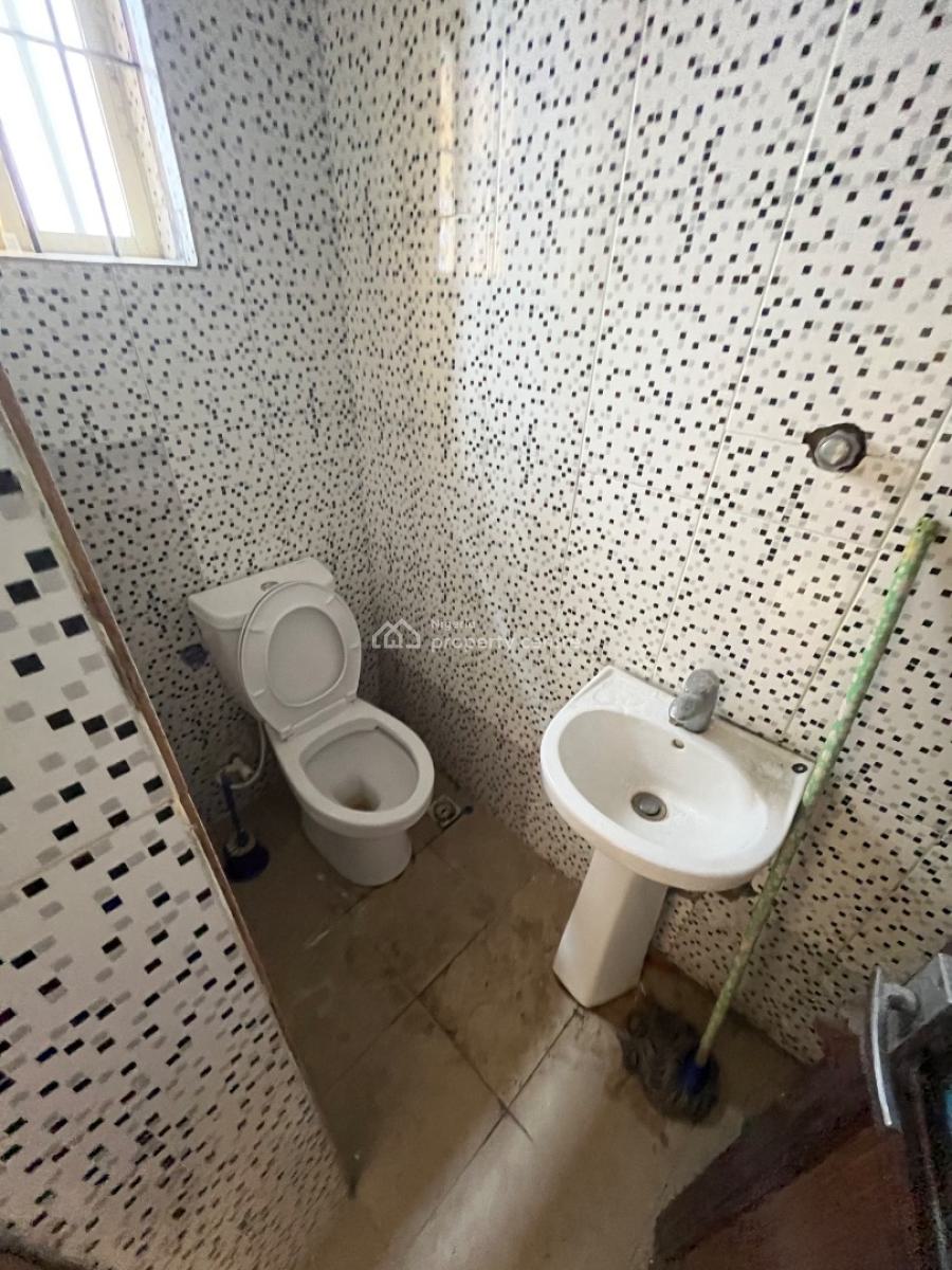 Luxury Beautiful Room and Parlor Upstairs, Mobil Road, Northwest, Ilaje, Ajah, Lagos, Mini Flat (room and Parlour) for Rent