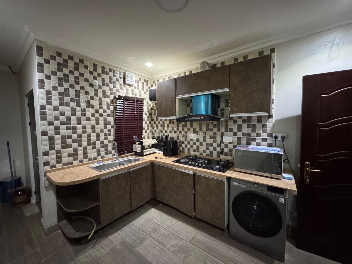 Luxury 2 Bedroom with Visitors Toilet, Adekunle Street, Magodo, Lagos, Flat / Apartment for Rent
