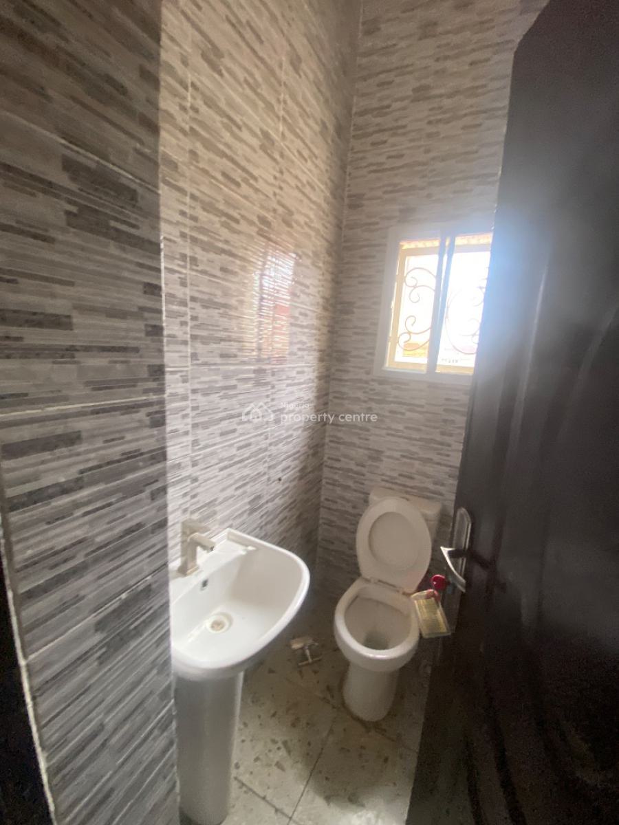 Neatly Built 3 Bedrooms Flat, Life Camp, Abuja, Flat / Apartment for Rent