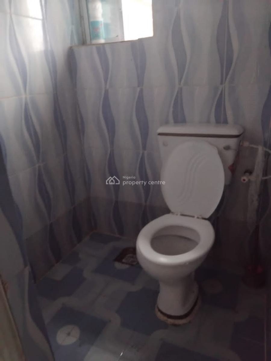 Well Maintained 3 Bedroom Apartment, Sholuyi Gbagada Lagos, Gbagada, Lagos, Flat / Apartment for Rent