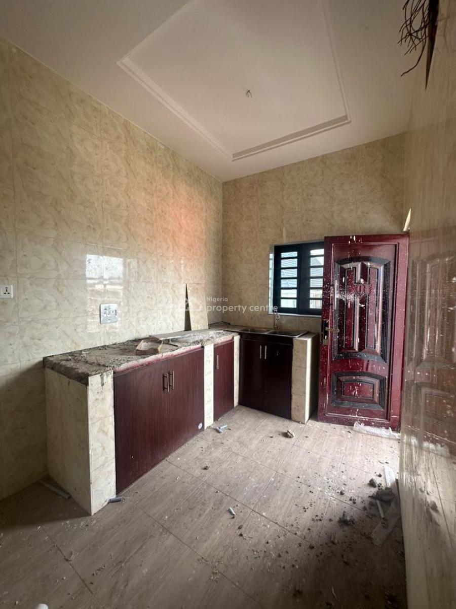 Well Maintained 3 Bedroom Apartment, Sholuyi Gbagada Lagos, Gbagada, Lagos, Flat / Apartment for Rent