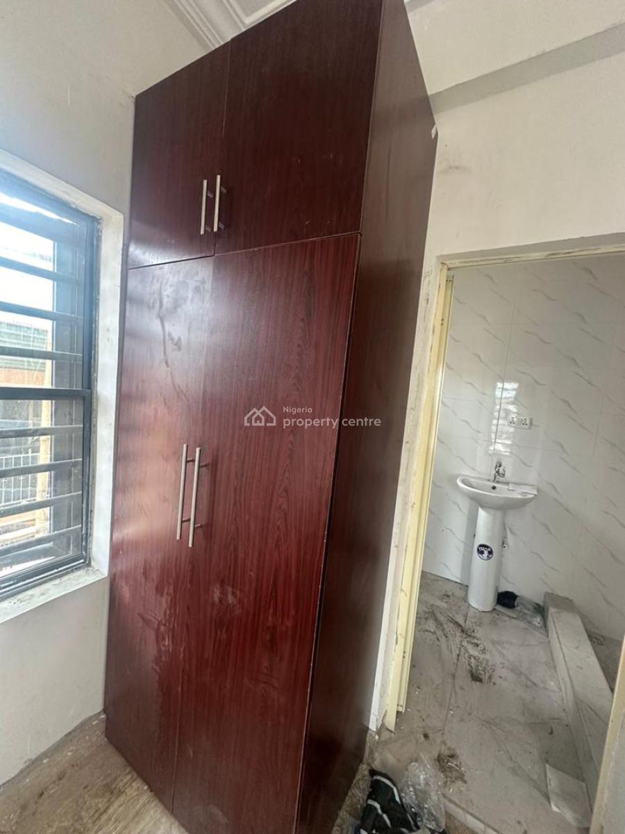 Well Maintained 3 Bedroom Apartment, Sholuyi Gbagada Lagos, Gbagada, Lagos, Flat / Apartment for Rent