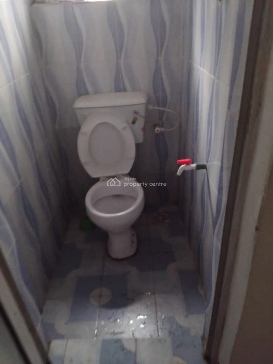 Well Maintained 3 Bedroom Apartment, Sholuyi Gbagada Lagos, Gbagada, Lagos, Flat / Apartment for Rent