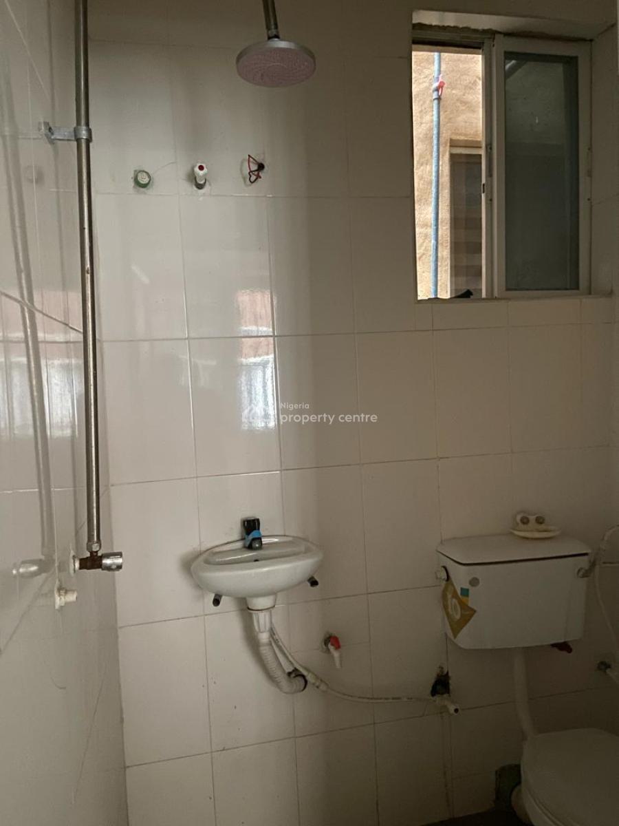 Well Maintained 3 Bedroom Apartment, Sholuyi Gbagada Lagos, Gbagada, Lagos, Flat / Apartment for Rent