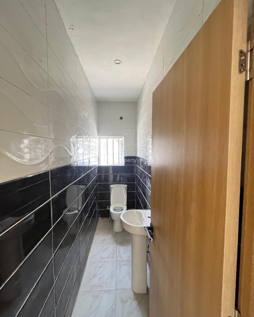 Lovely 2 Bedroom Apartment with Bq, New Road, Lekki, Lagos, Block of Flats for Sale