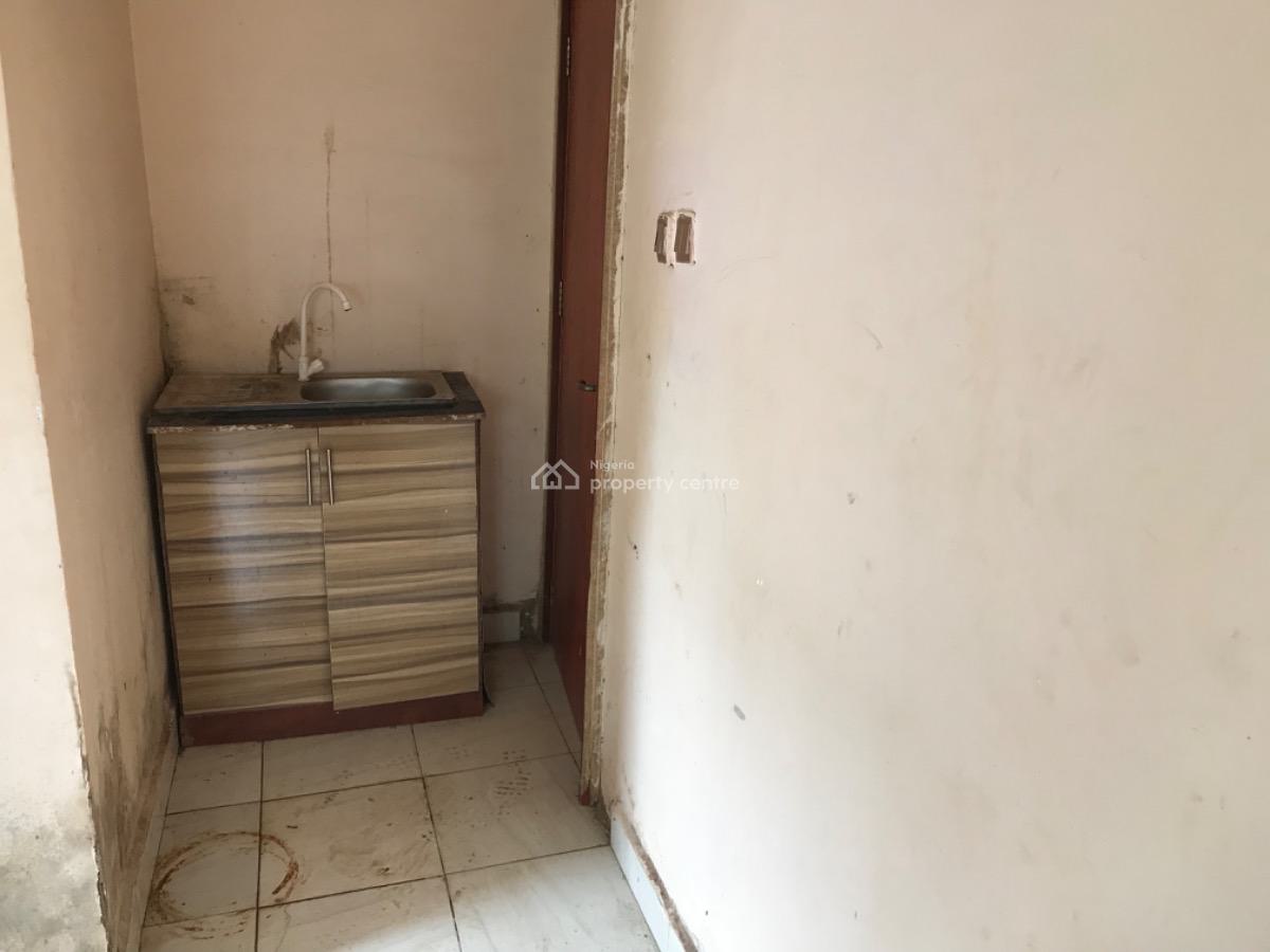 Fairly Used Self Con, Modern Market Axis, Dawaki, Gwarinpa, Abuja, Self Contain (single Rooms) for Rent