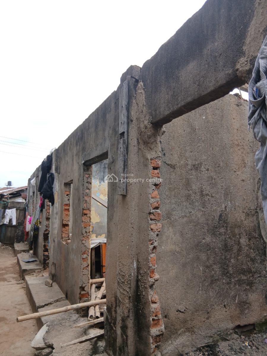 Demolishable Structure Property, Onike, Iwaya, Yaba, Lagos, Residential Land for Sale