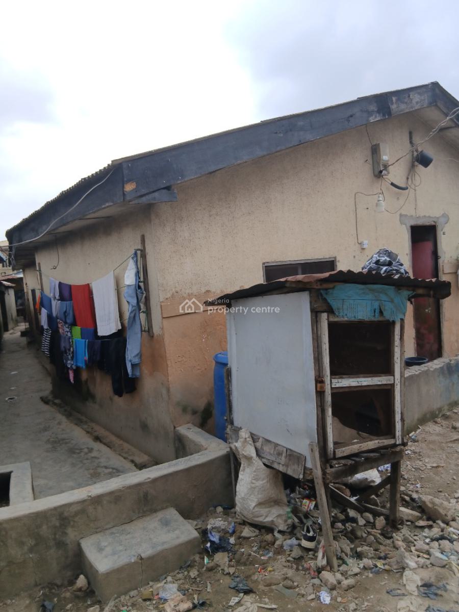 Fine Solid Bungalow, Bariga, Shomolu, Lagos, Detached Bungalow for Sale