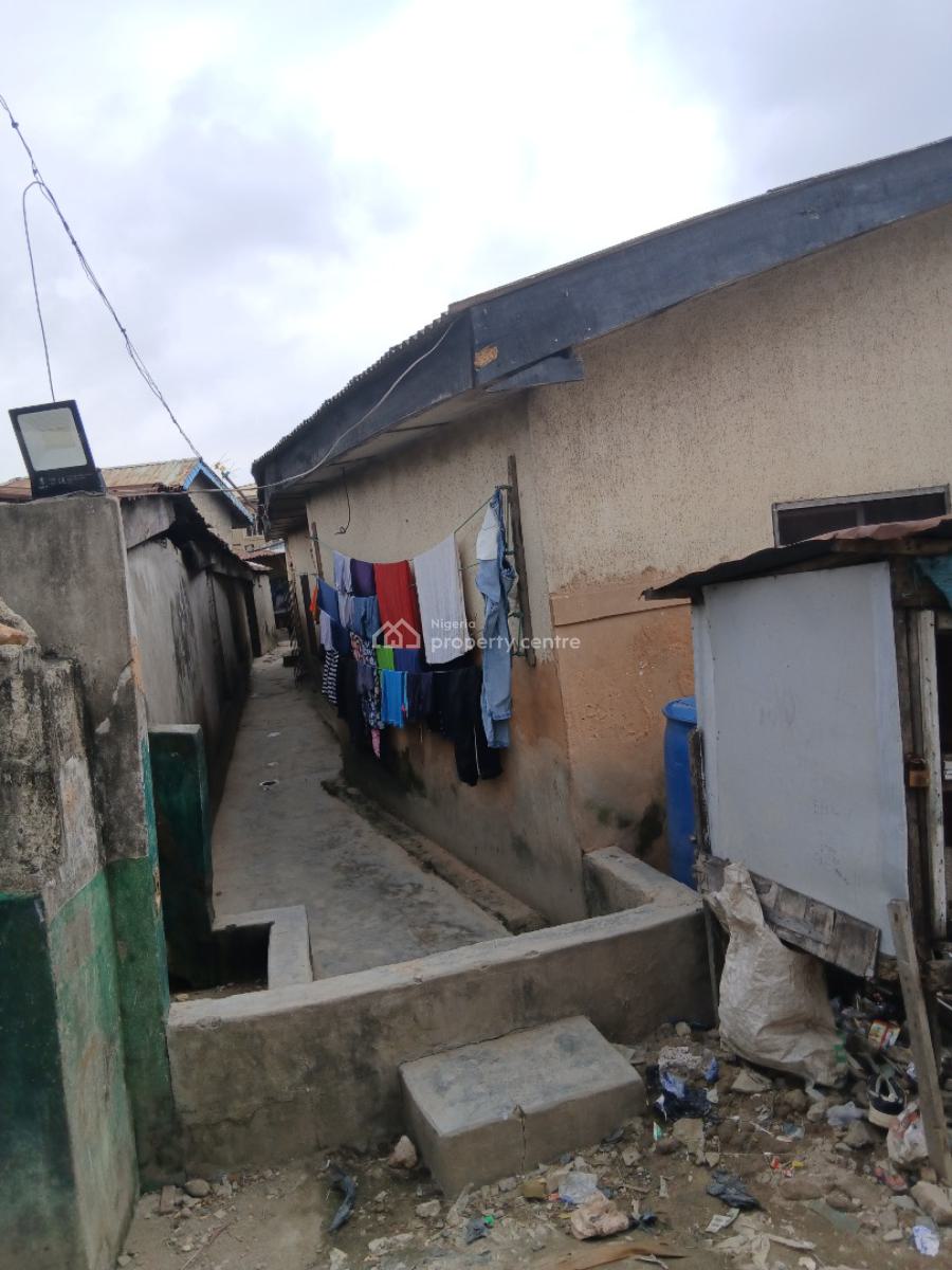 Fine Solid Bungalow, Bariga, Shomolu, Lagos, Detached Bungalow for Sale