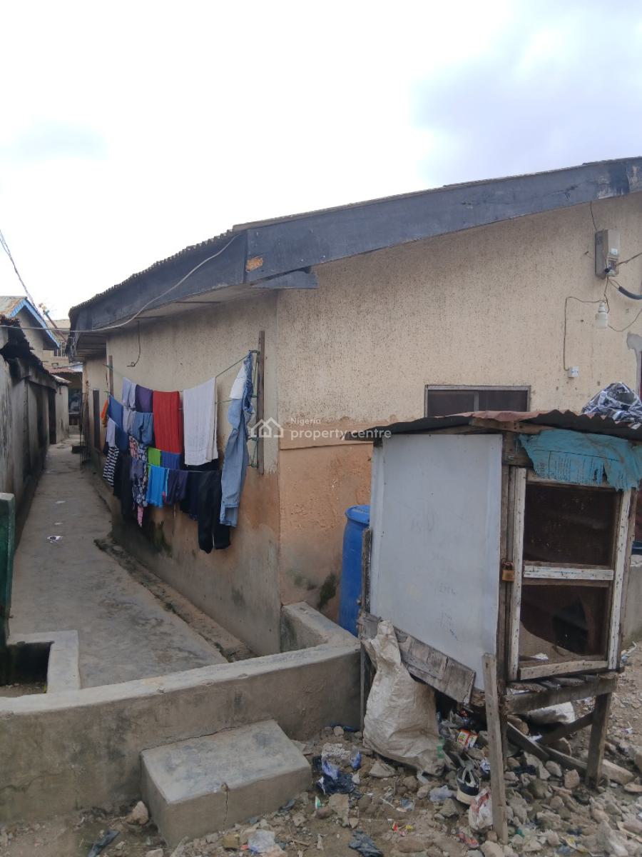 Fine Solid Bungalow, Bariga, Shomolu, Lagos, Detached Bungalow for Sale