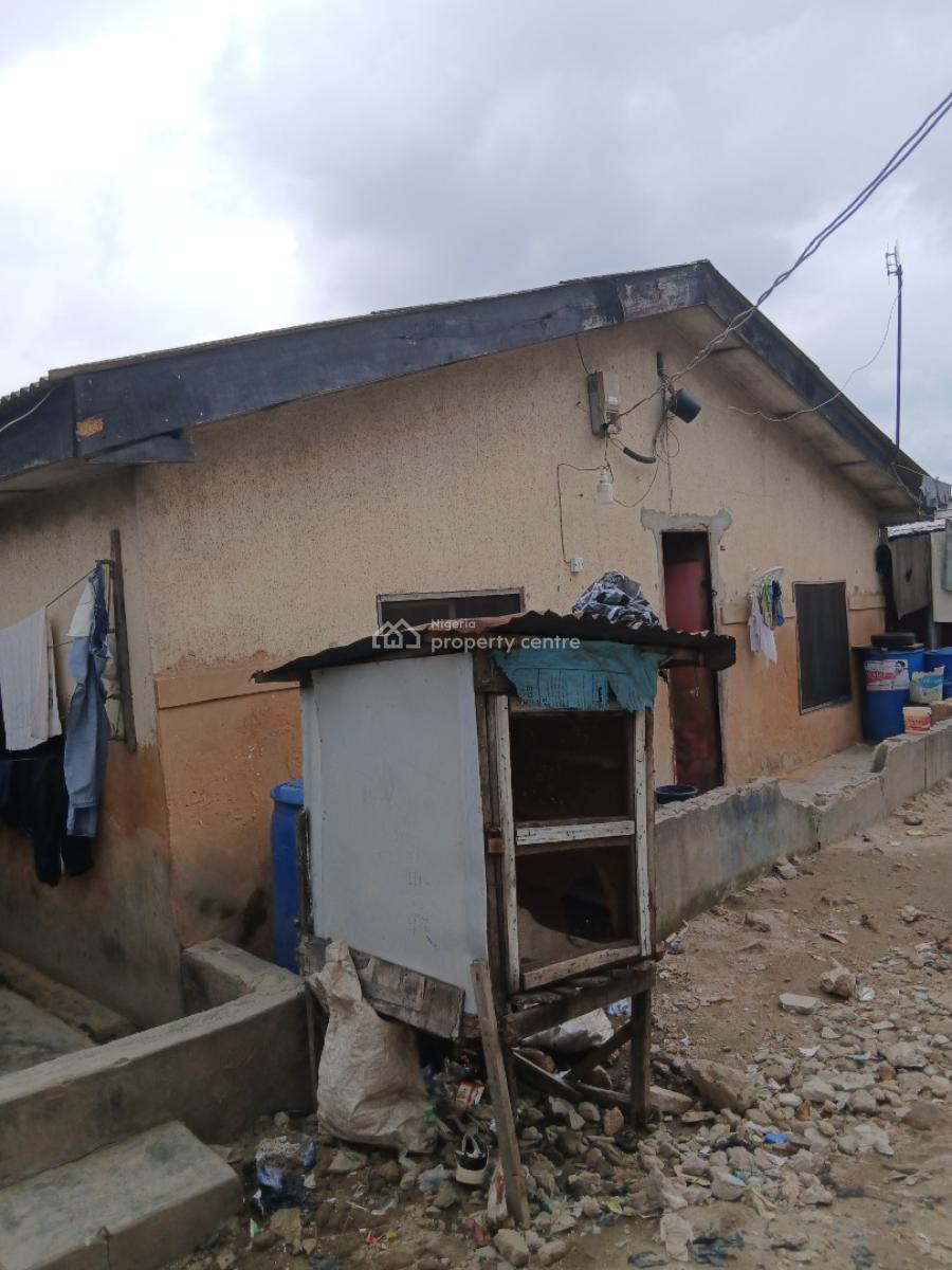 Fine Solid Bungalow, Bariga, Shomolu, Lagos, Detached Bungalow for Sale