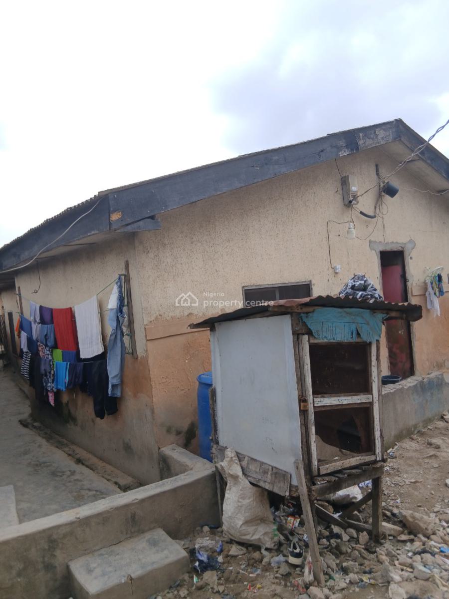 Fine Solid Bungalow, Bariga, Shomolu, Lagos, Detached Bungalow for Sale