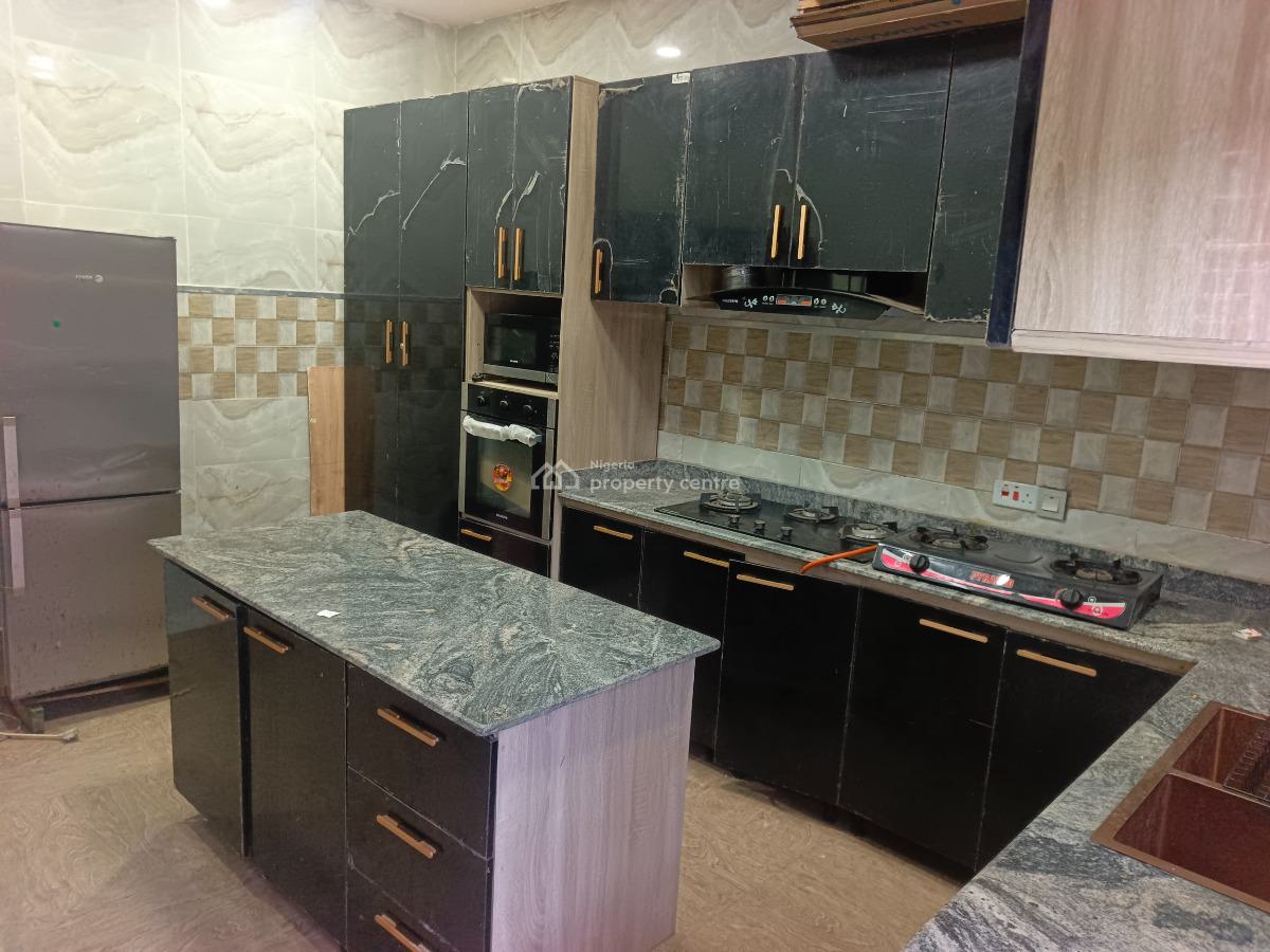 Well Maintained Room and Parlour, Off Ologolo Road, Lekki, Lagos, Mini Flat (room and Parlour) for Rent