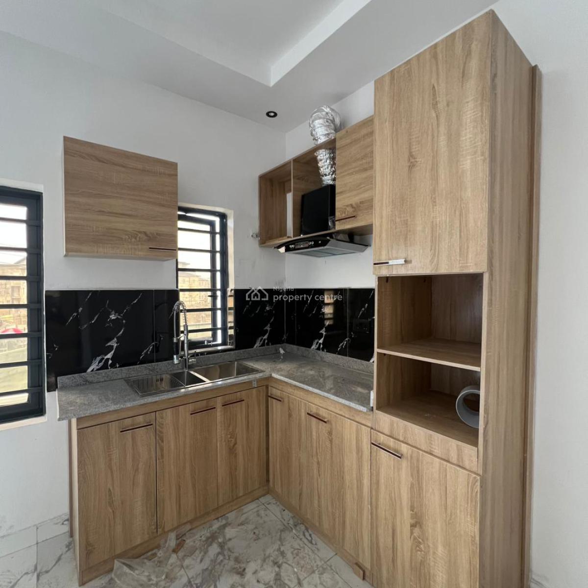 1 Bedroom Apartment, Lekki Phase 2, Lekki, Lagos, Block of Flats for Sale