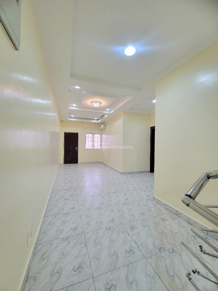 Spacious 3 Bedrooms Terraced Triplex + Bq, Jahi, Abuja, Terraced Duplex for Rent