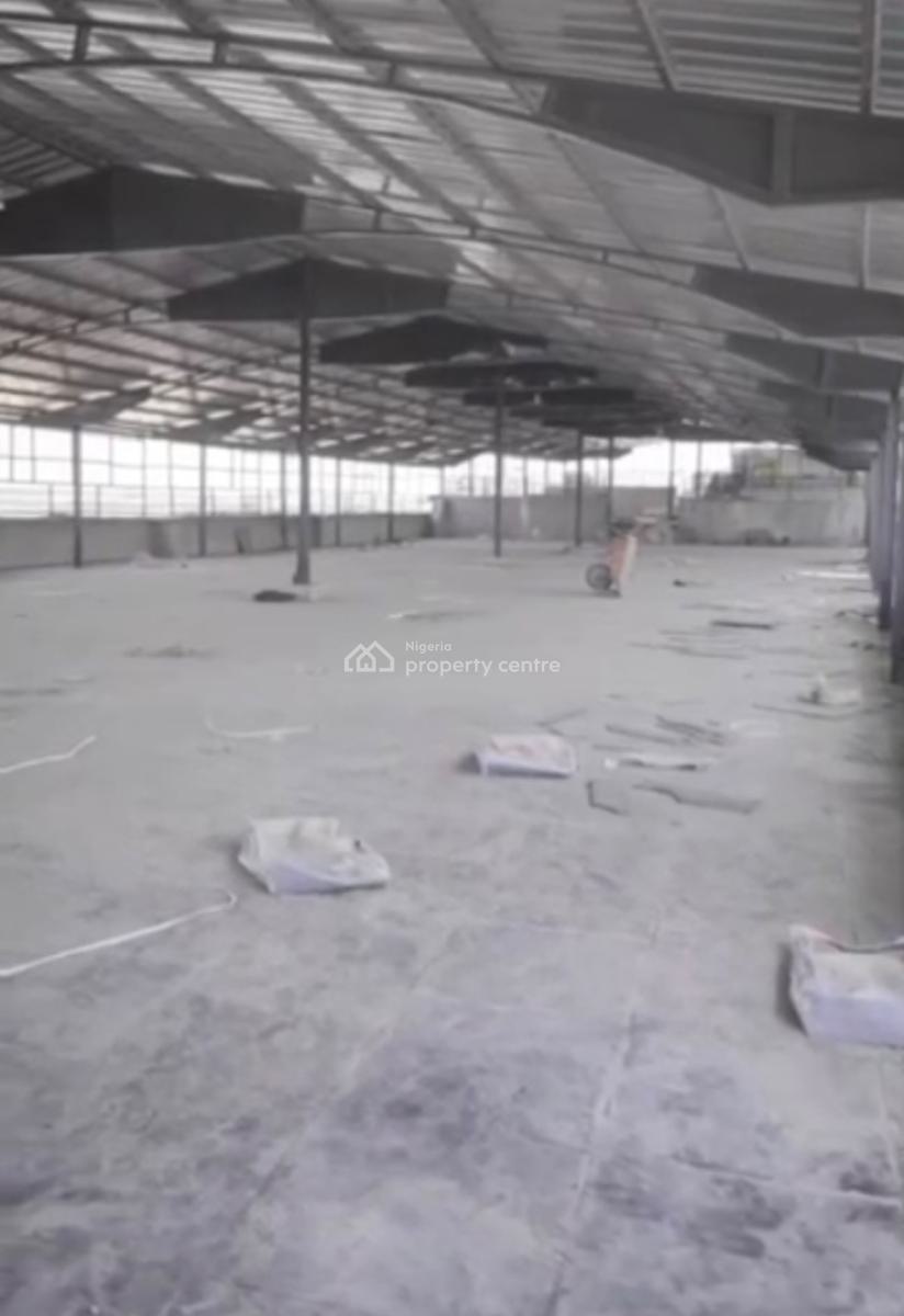 Multipurpose Plaza with Massive Numbers of Shops, Guzape District, Abuja, Plaza / Complex / Mall for Sale