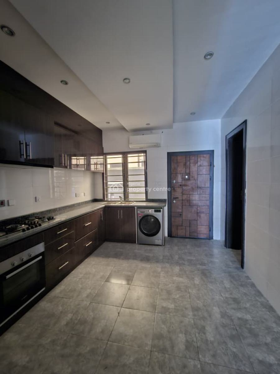Standard 5 Bedroom Semi Detached Duplex with Bq, Comes with a Rooftop Terrace, Bq Within an Estate, Vgc, Lekki, Lagos, Semi-detached Duplex for Sale