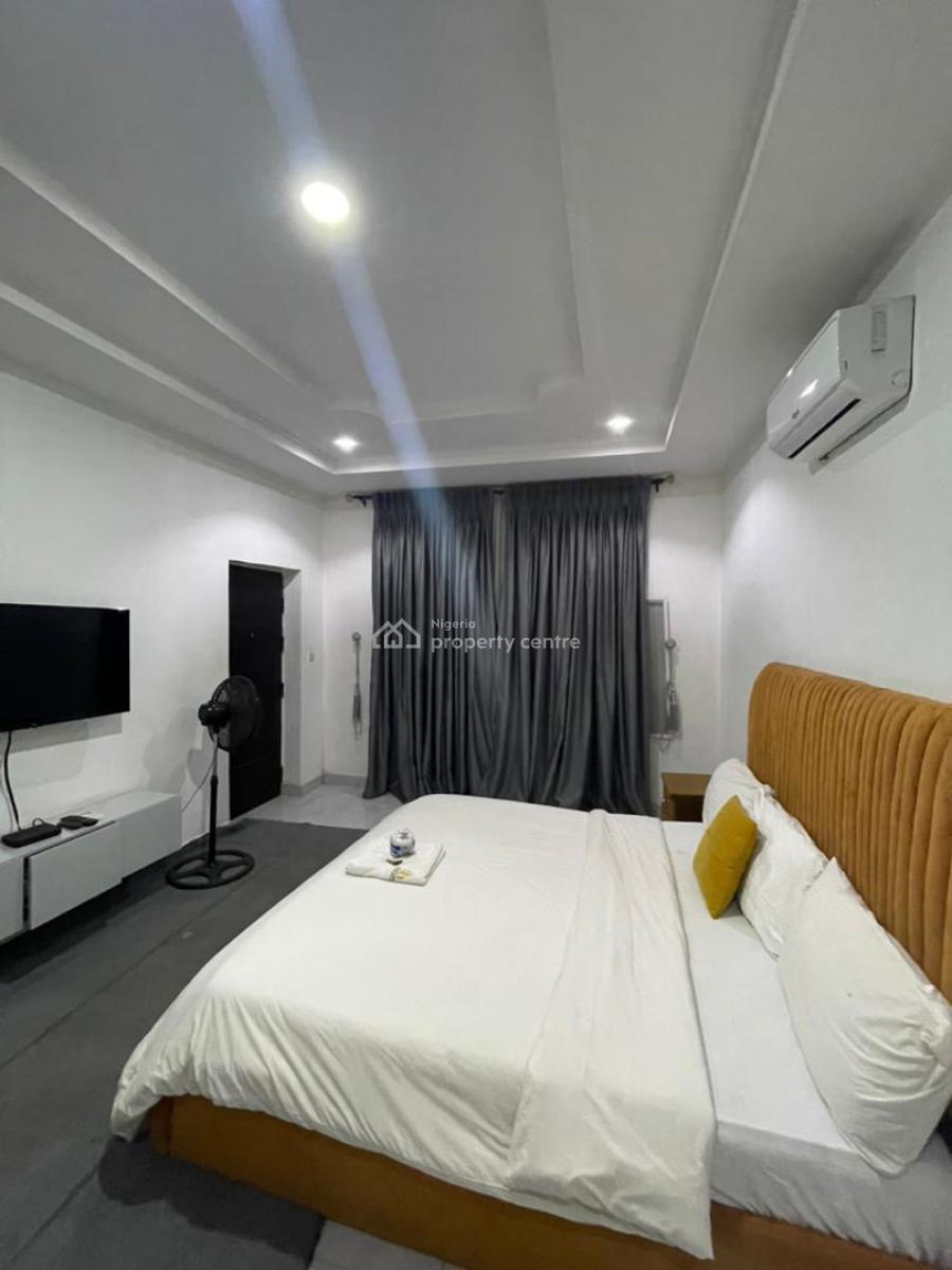 Luxury Spacious 3 Bedroom Furnished and Service Apartment, Wuye, Abuja, Flat / Apartment Short Let