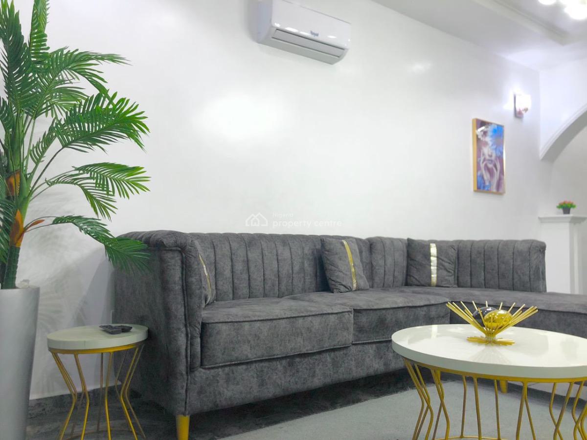 Luxury Spacious 3 Bedroom Furnished and Service Apartment, Wuye, Abuja, Flat / Apartment Short Let