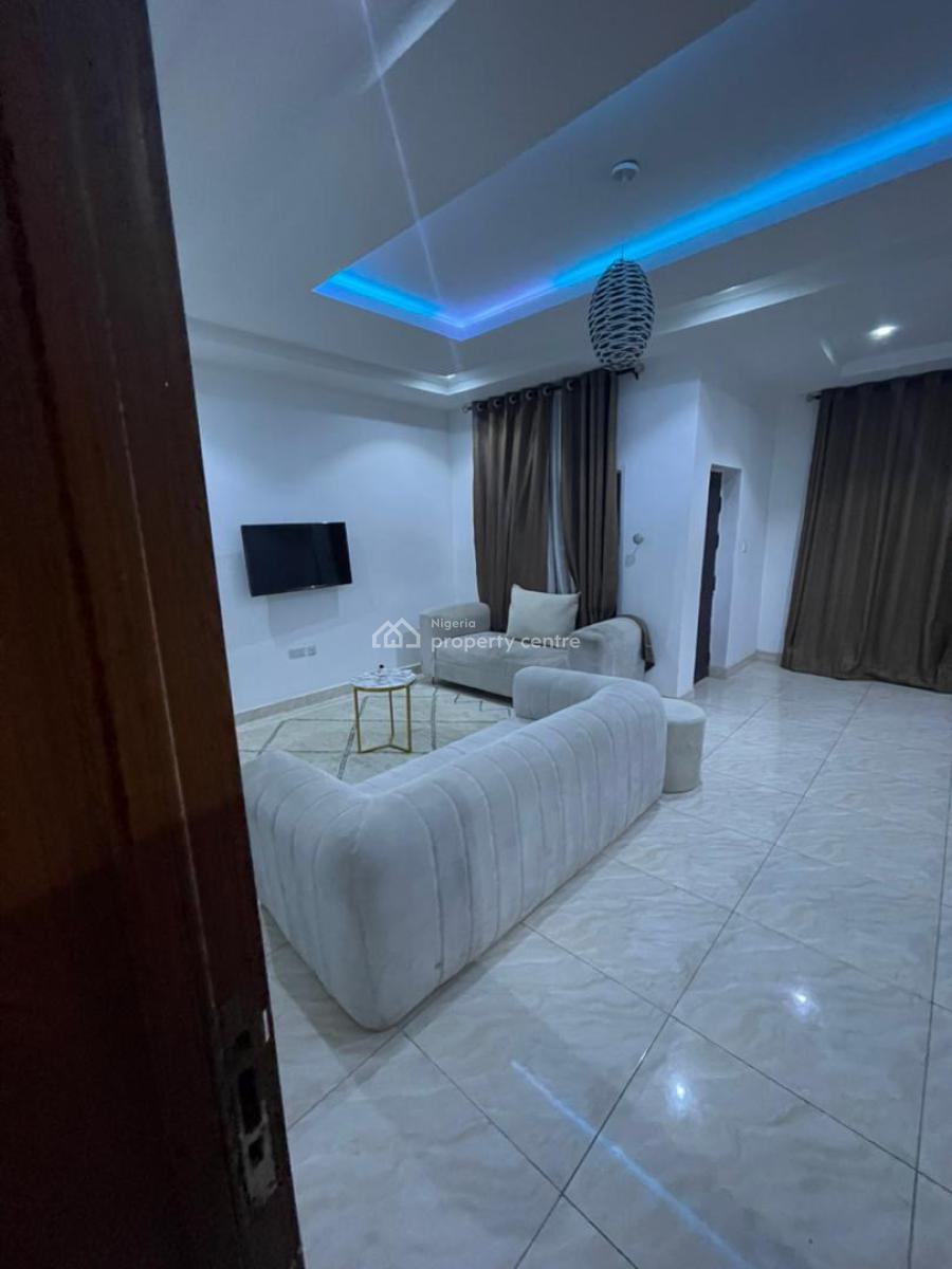 Luxury Spacious 3 Bedroom Furnished and Service Apartment, Wuye, Abuja, Flat / Apartment Short Let