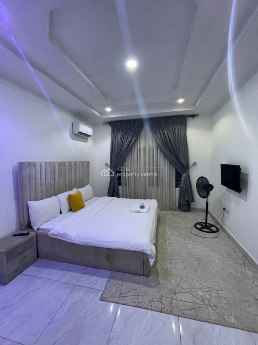 Luxury Spacious 3 Bedroom Furnished and Service Apartment, Wuye, Abuja, Flat / Apartment Short Let
