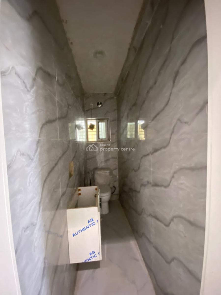 Luxury and Well Maintained 4 Bedroom Apartment, Off Freedom Way, Lekki Phase 1, Lekki, Lagos, Flat / Apartment for Sale