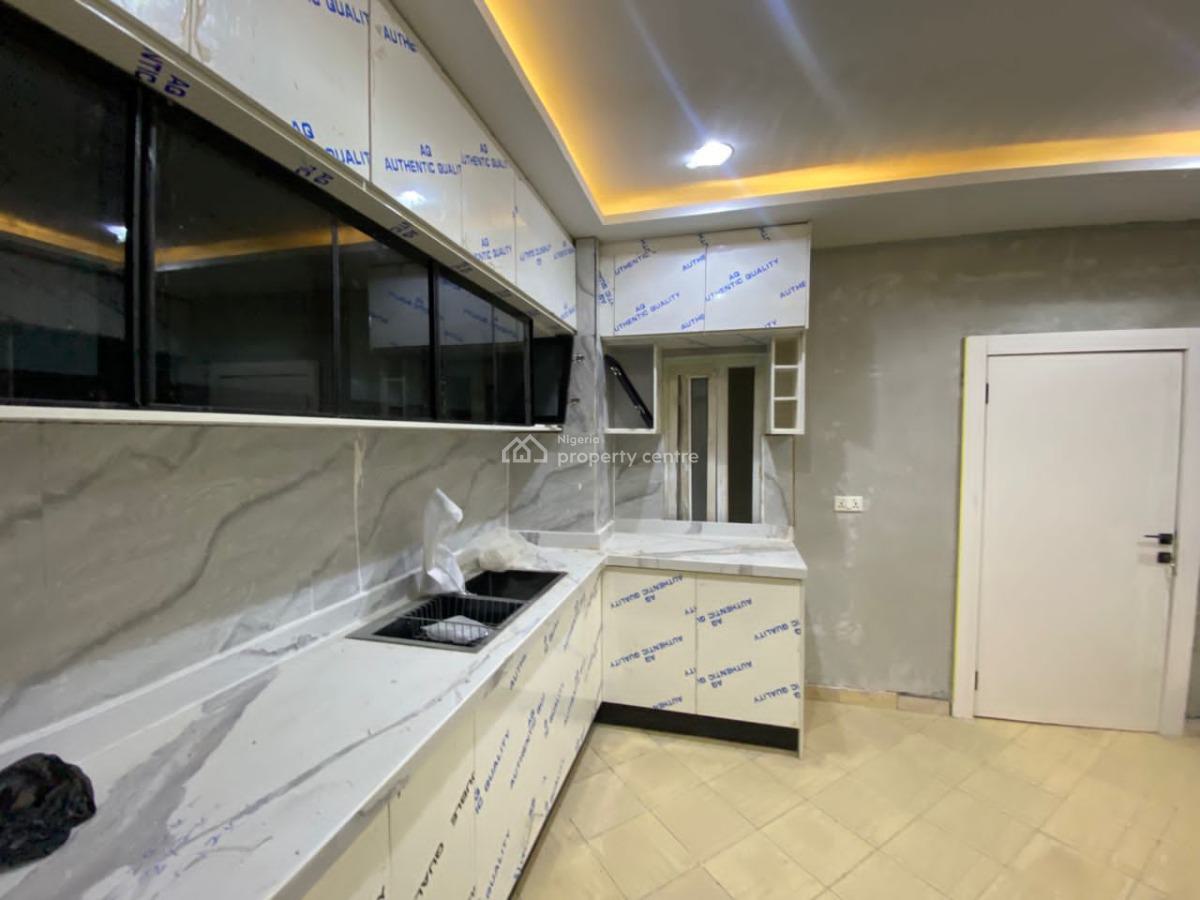 Luxury and Well Maintained 4 Bedroom Apartment, Off Freedom Way, Lekki Phase 1, Lekki, Lagos, Flat / Apartment for Sale
