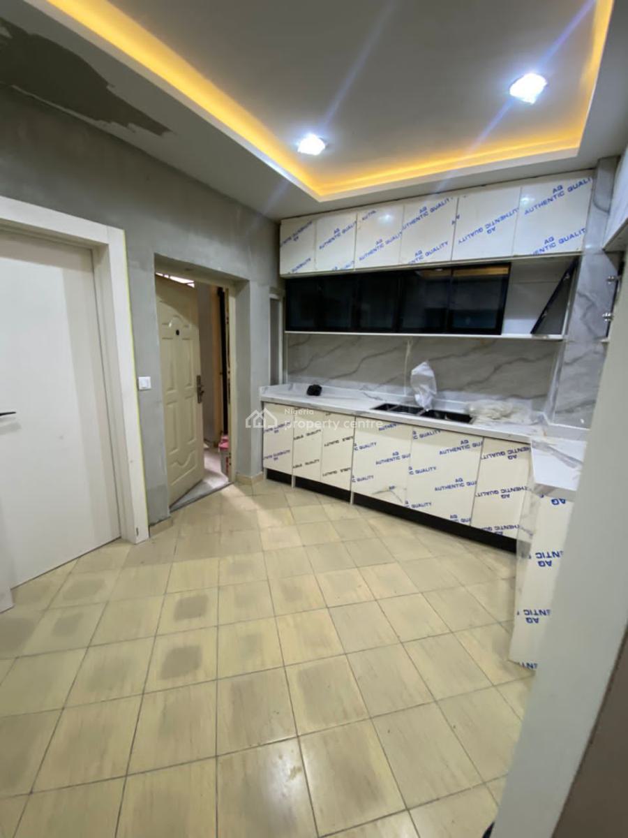 Luxury and Well Maintained 4 Bedroom Apartment, Off Freedom Way, Lekki Phase 1, Lekki, Lagos, Flat / Apartment for Sale