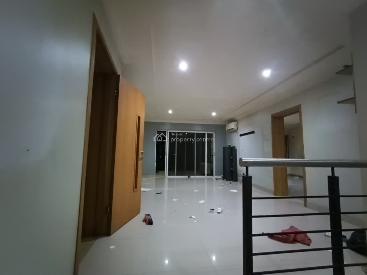 Serviced 2 Bedroom En-suite Flat with Fitted Kitchen, Cooker, Heat Ext, Lekki Phase 1, Lekki, Lagos, Flat / Apartment for Rent