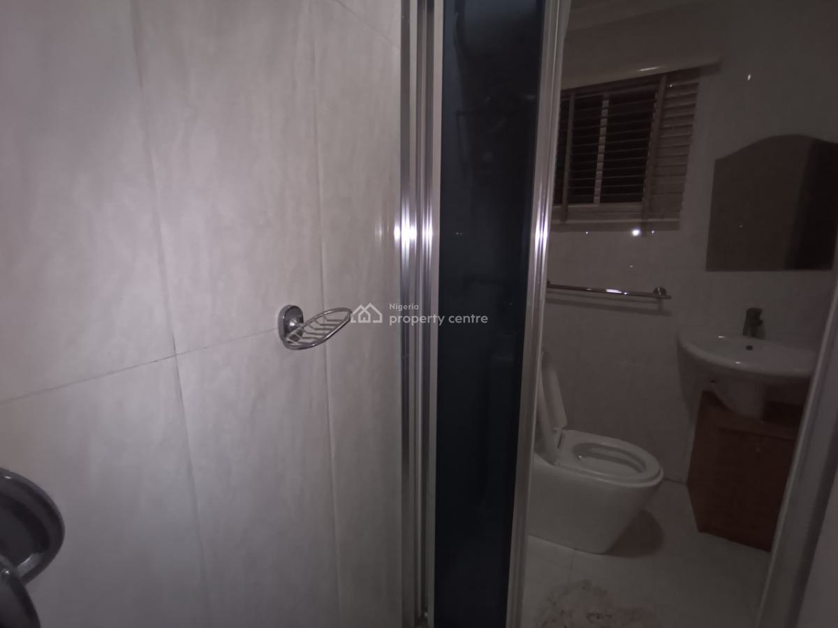 Serviced 2 Bedroom En-suite Flat with Fitted Kitchen, Cooker, Heat Ext, Lekki Phase 1, Lekki, Lagos, Flat / Apartment for Rent